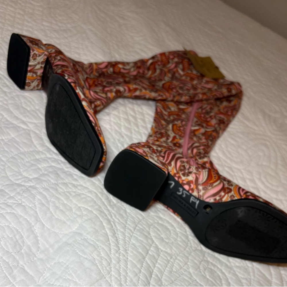 NWT - Zayla Groovy Print Tall Boots by Chelsea & Violet. - Picture 5 of 7